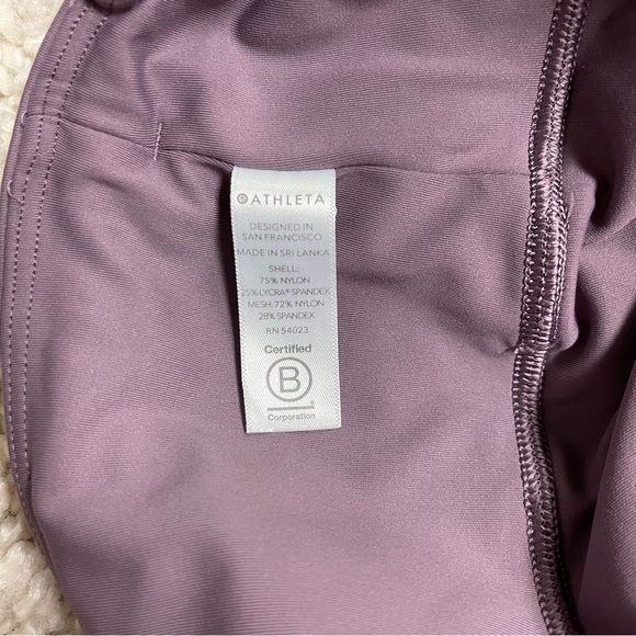 Athleta Leggings Women's Size Extra Small Volcanic Violet Lightning Pocket Capri - Picture 10 of 10